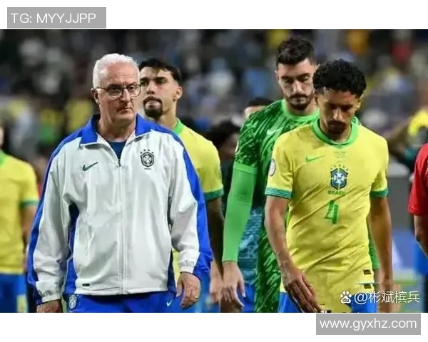 足球球星日常生活瞬间合影展现亲切一面,镜头背后的真实与温暖